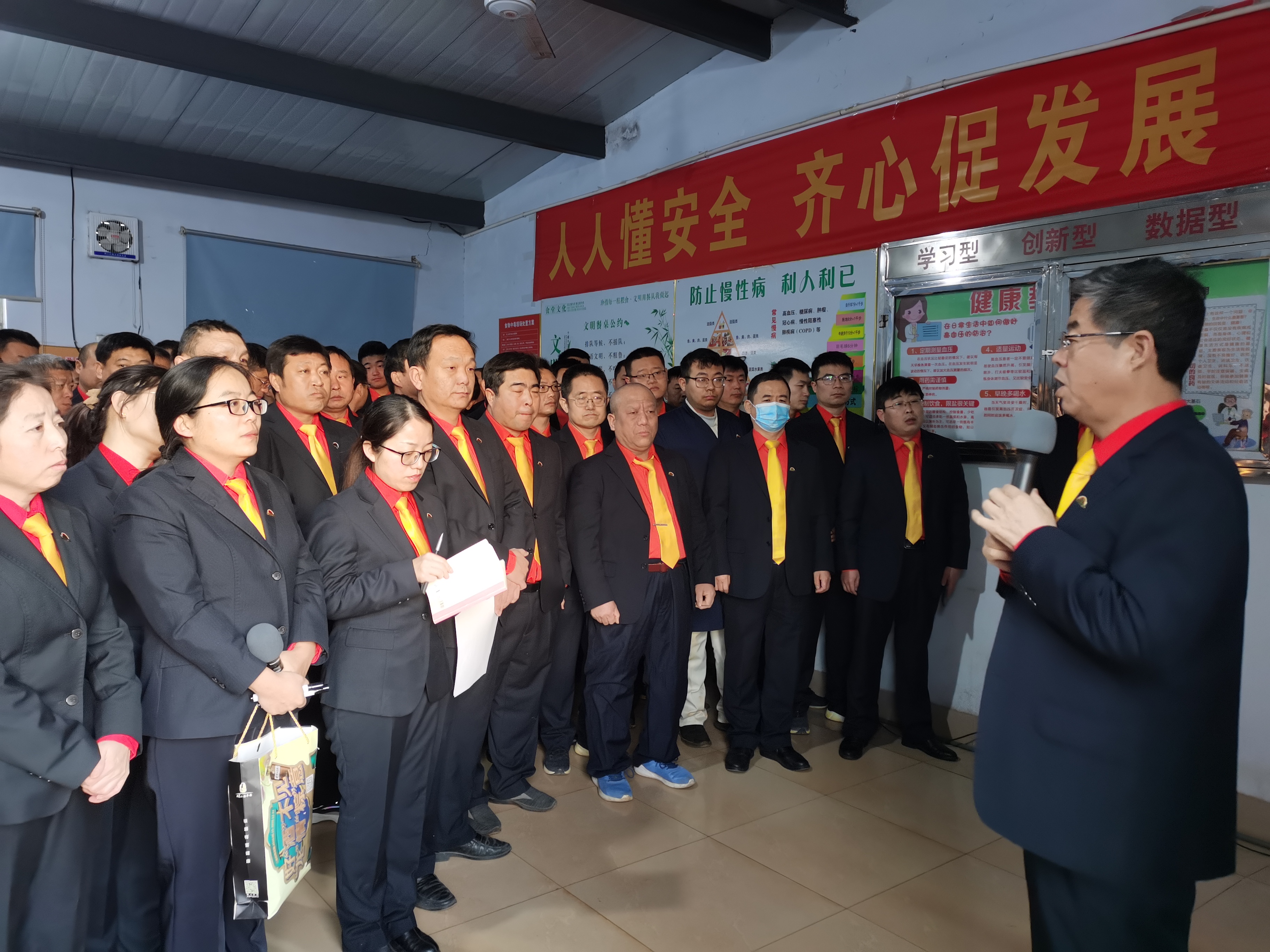 強(qiáng)化問(wèn)題意識(shí)，助推企業(yè)發(fā)展|宇虹顏料全體職工大會(huì)