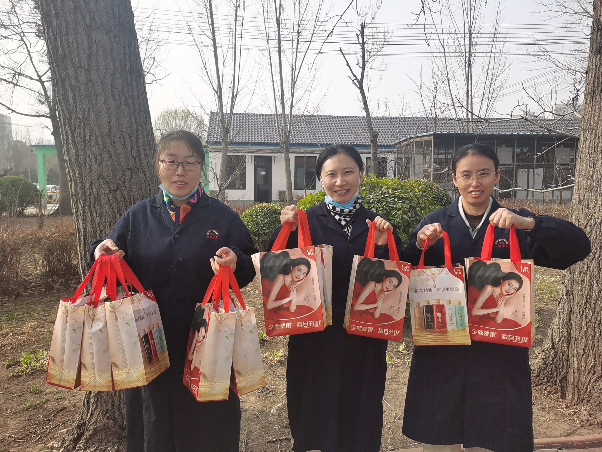 三月春風(fēng)暖，巾幗綻芳華 | 宇虹顏料發(fā)婦女節(jié)福利啦！