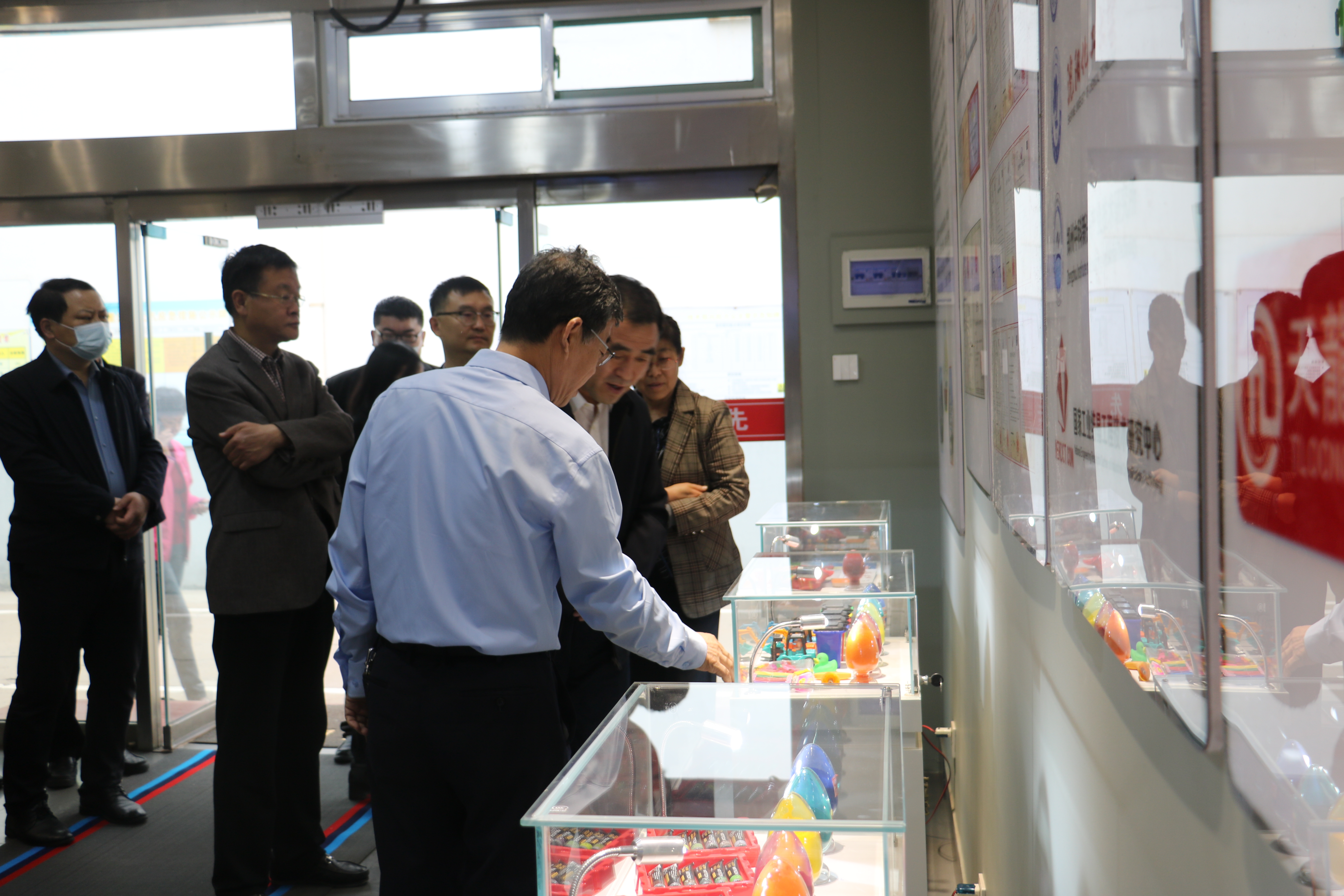 優(yōu)化營商環(huán)境 助力企業(yè)發(fā)展|德州市人大常委會(huì)一行深入宇虹顏料走訪調(diào)研