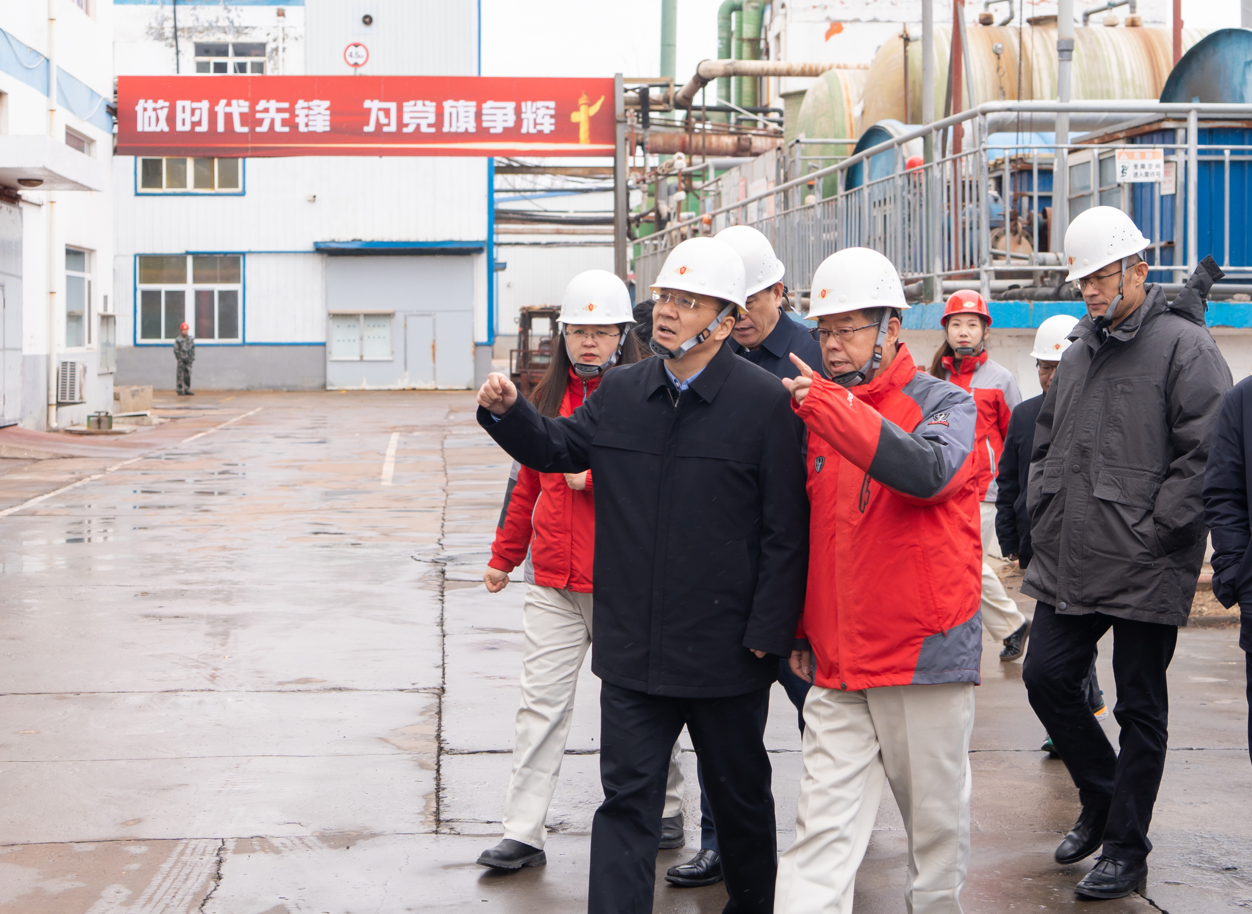 德州市委副書記、市長朱開國到宇虹顏料調(diào)研指導(dǎo)